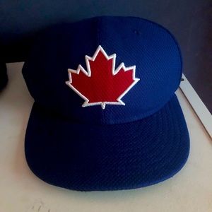 Toronto Blue Jays fitted baseball hat. Size 6 3/4